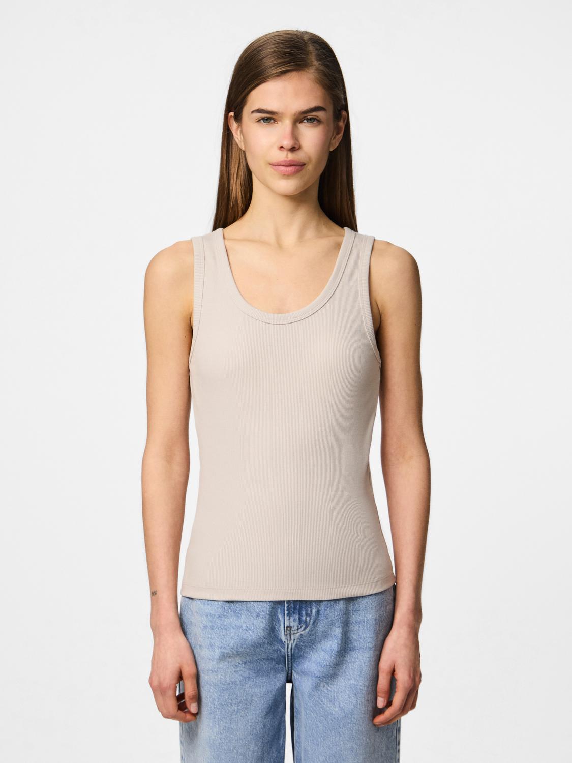 model_shot-front